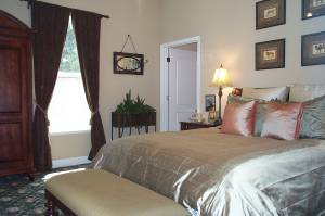 British classic queen size (door to private bath)