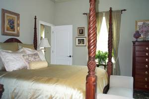 4 poster queen bed (door to private bath)
